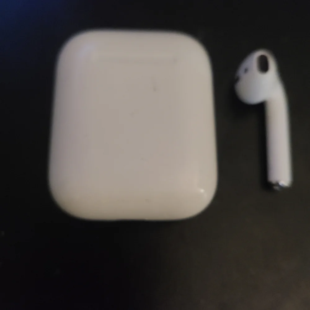 Apple Wireless Earbuds with Charging Case - White